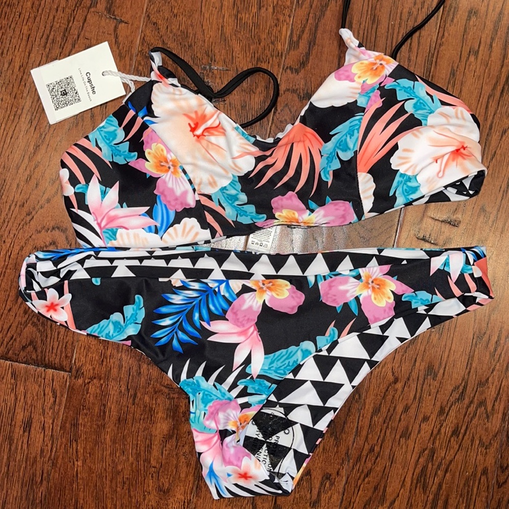 Cupshe medium new bikini set floral Hawaiian